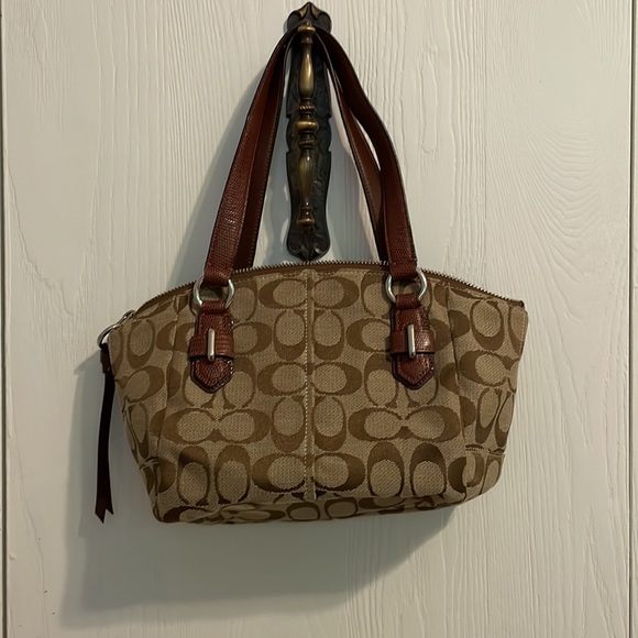 Small COACH Signature Purse - Picture 2 of 5